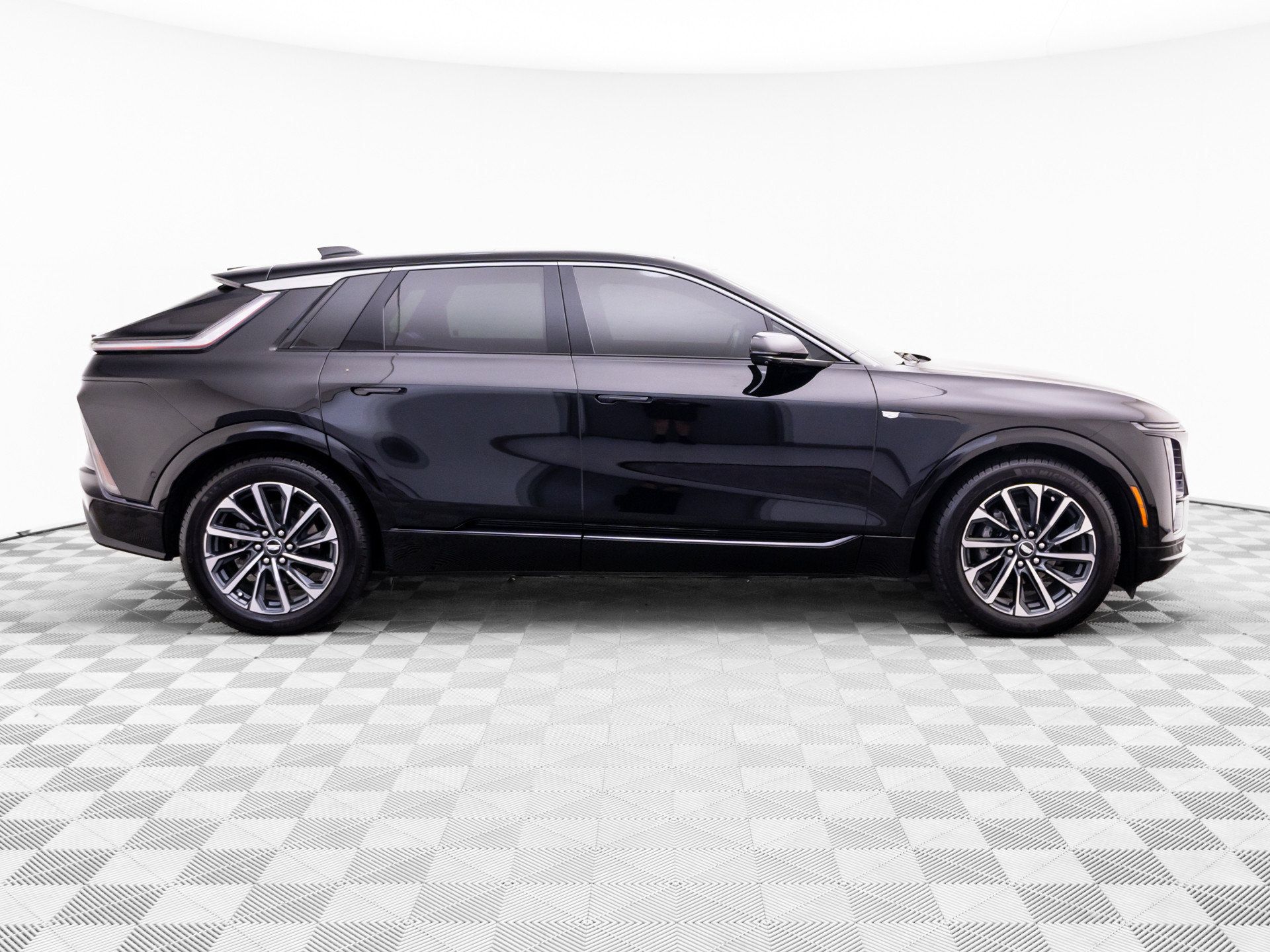 Used 2024 Cadillac Lyriq Sport w/ LPO, Floor Liner Package AWD/4WD image 8