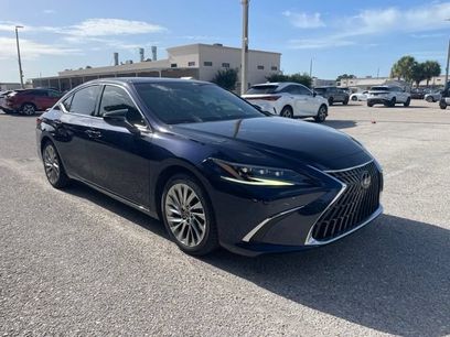 Used 2022 Lexus ES 350 Ultra Luxury w/ Accessory Package 2