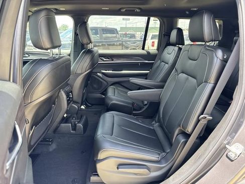 New 2025 Jeep Grand Cherokee L Limited AWD/4WD image 17