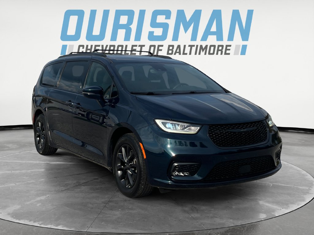 Used 2021 Chrysler Pacifica Touring w/ S Appearance Package FWD image 1