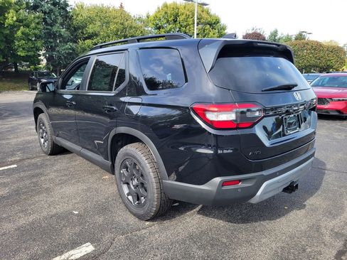 New 2025 Honda Pilot TrailSport image 9
