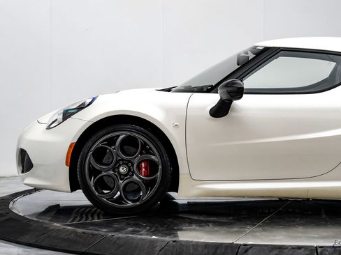 Used 2015 Alfa Romeo 4C Coupe w/ Leather Interior Group RWD image 8