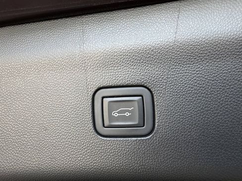 Used 2023 Buick Enclave Avenir AWD/4WD image 28