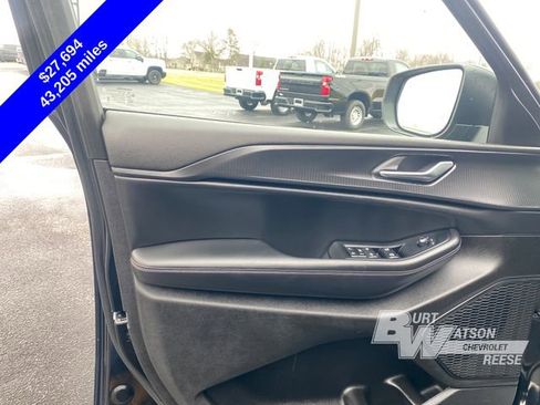 Used 2023 Jeep Grand Cherokee Laredo image 12