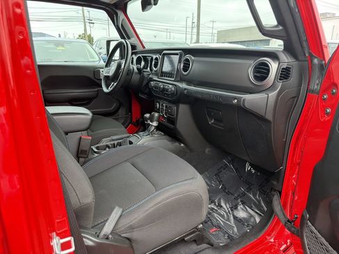 Used 2023 Jeep Wrangler Unlimited Rubicon 4xe w/ Cold Weather Group AWD/4WD image 16