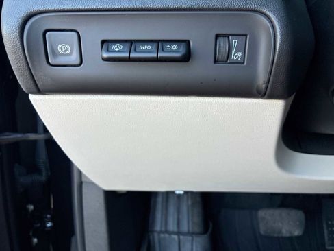 Used 2024 Buick Enclave Avenir w/ Avenir Technology Package image 18