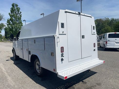 Used 2024 Chevrolet Express 3500 w/ Power Convenience Package RWD image 5