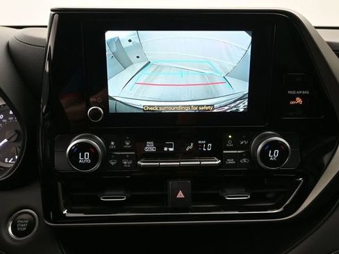 Certified 2024 Toyota Highlander LE AWD/4WD image 15