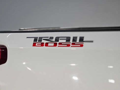 Used 2021 Chevrolet Silverado 1500 LT Trail Boss w/ Convenience Package II AWD/4WD image 38