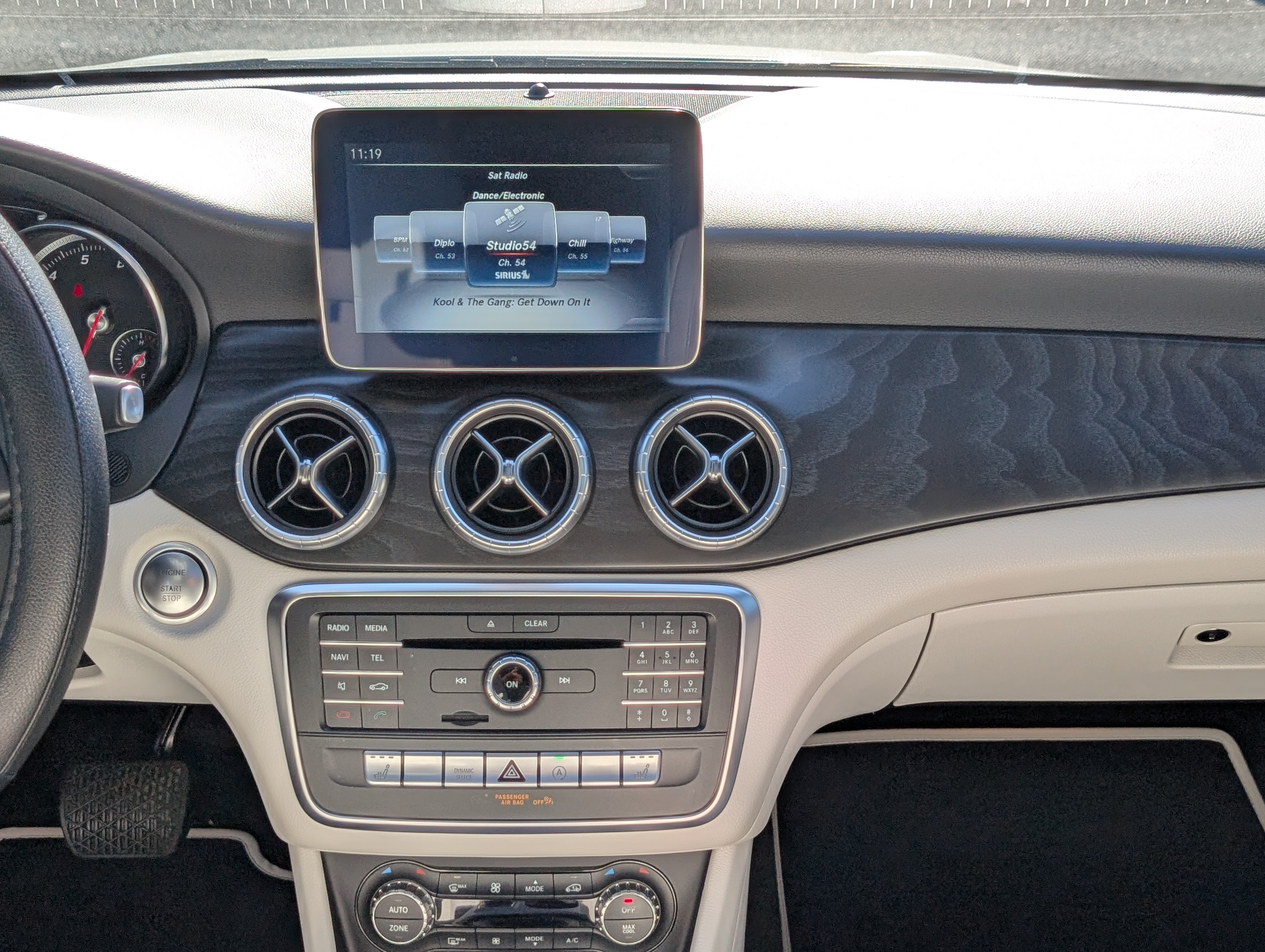 Used 2018 Mercedes-Benz CLA 250 4MATIC image 16