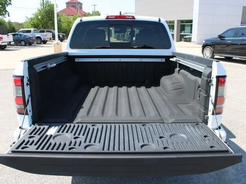 Used 2024 Nissan Frontier SL AWD/4WD image 7