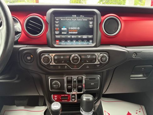 Used 2021 Jeep Gladiator Rubicon AWD/4WD image 19