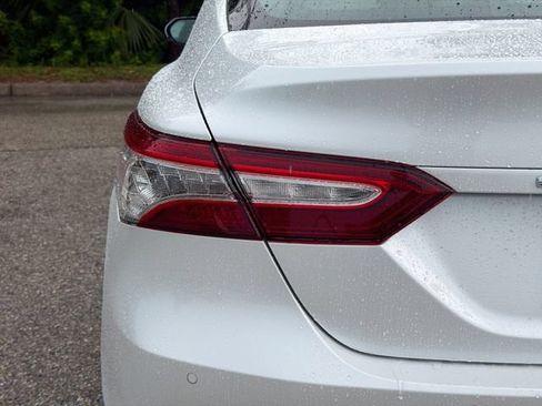 Used 2018 Toyota Camry XLE FWD image 10