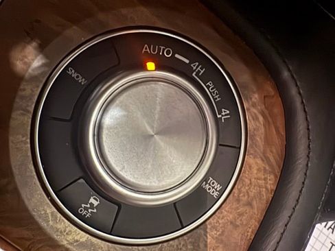 Used 2024 Nissan Armada SL w/ Captain's Chairs Package image 44