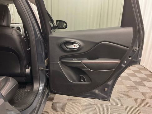 Used 2016 Jeep Cherokee Trailhawk w/ Comfort/Convenience Group AWD/4WD image 27
