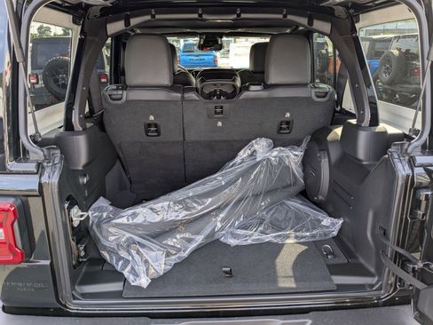 New 2025 Jeep Wrangler Sahara image 33