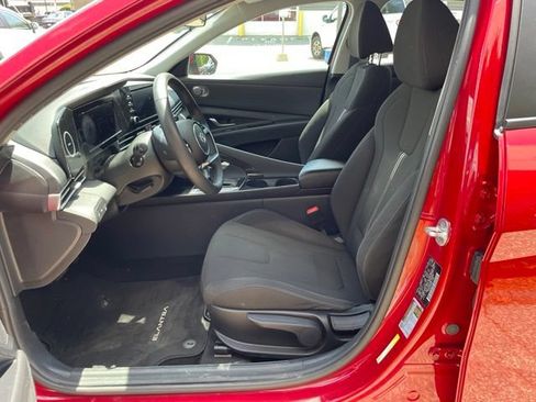 Used 2021 Hyundai Elantra SEL w/ Convenience Package FWD image 12