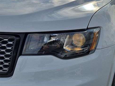 Used 2019 Jeep Grand Cherokee Altitude image 9