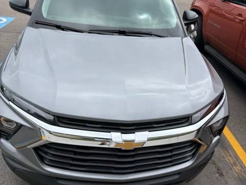 Used 2024 Chevrolet TrailBlazer LS w/ LS Convenience Package AWD/4WD image 2
