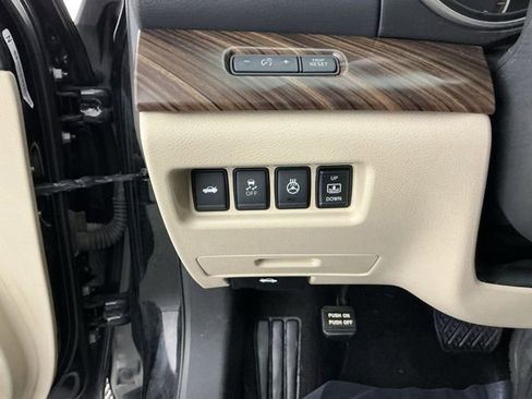 Used 2017 Nissan Maxima Platinum w/ Medallion Package FWD image 26