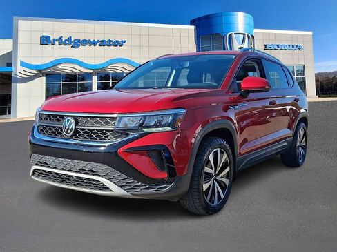 Used 2022 Volkswagen Taos SE w/ Panoramic Sunroof Package AWD/4WD image 3