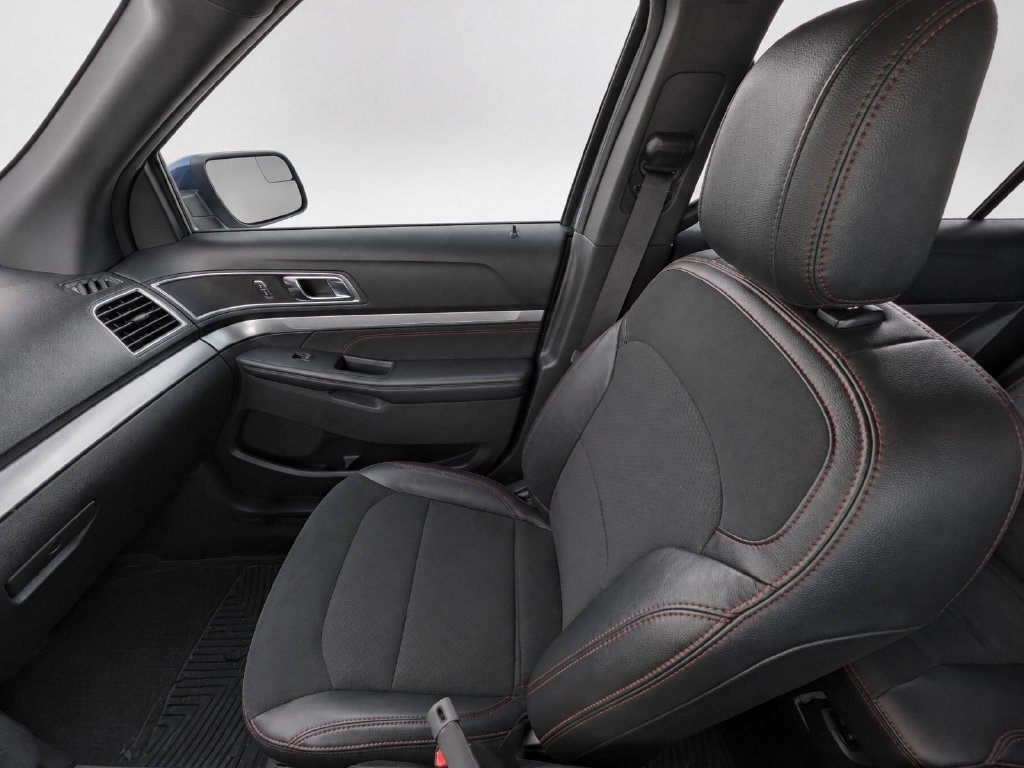 Used 2018 Ford Explorer XLT w/ XLT Appearance Package AWD/4WD image 18
