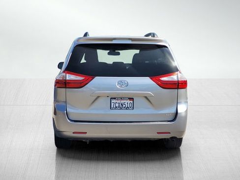 Used 2015 Toyota Sienna XLE FWD image 5