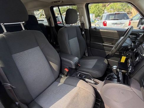 Used 2015 Jeep Patriot Latitude w/ Sun/Sound Group AWD/4WD image 25
