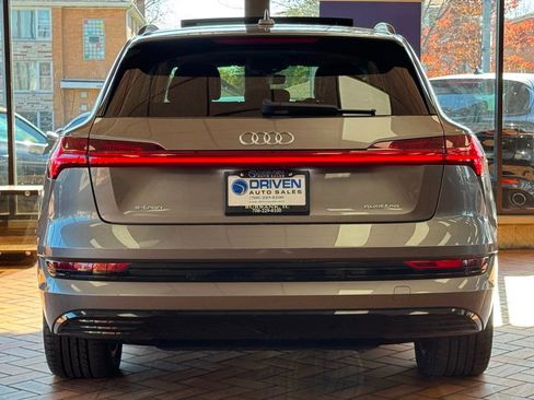 Used 2021 Audi e-tron Premium w/ Convenience Plus Package image 7