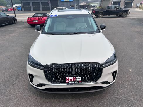 Used 2025 Lincoln Aviator AWD w/ Equipment Group 101A image 2