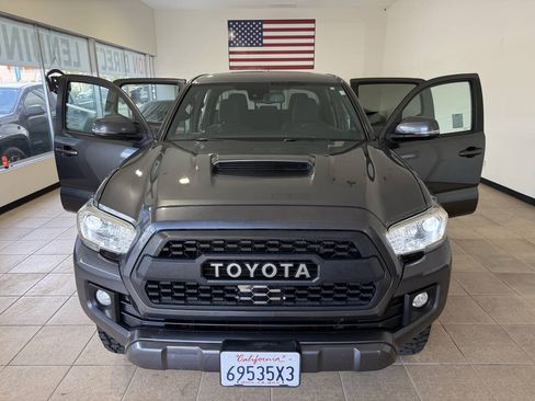 Used 2018 Toyota Tacoma TRD Sport w/ Technology Package AWD/4WD image 7
