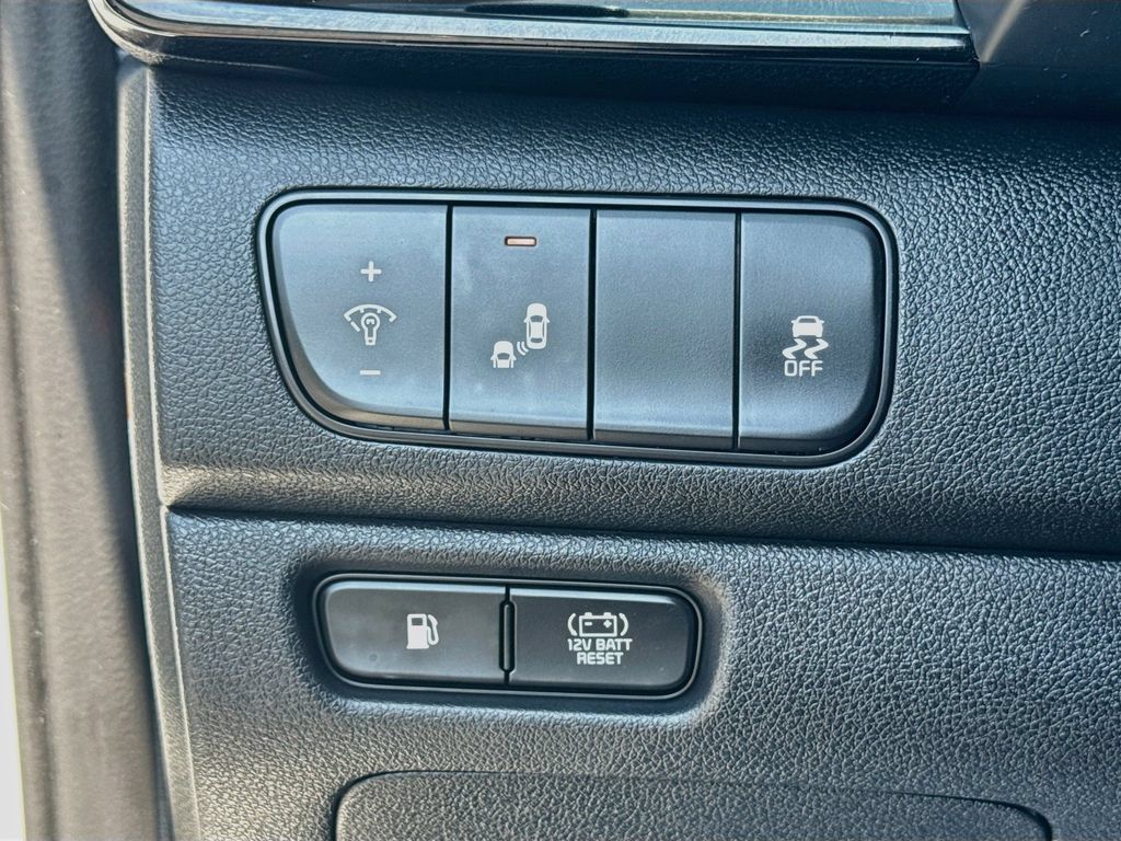 Used 2017 Kia Niro FWD image 10