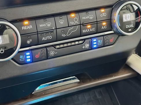 Used 2018 Ford Expedition Max Platinum RWD image 22