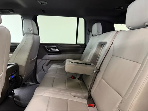 Used 2024 Chevrolet Suburban LT w/ Luxury Package AWD/4WD image 15