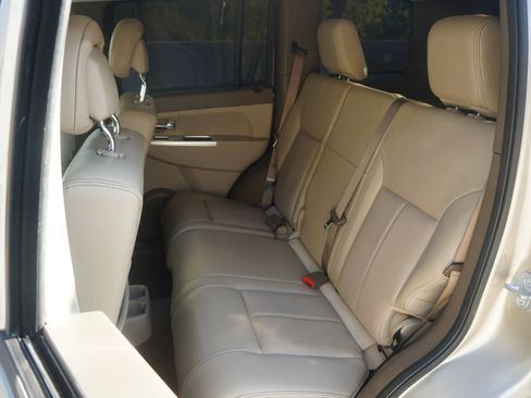 Used 2010 Jeep Liberty Limited w/ Tire & Wheel Group image 17