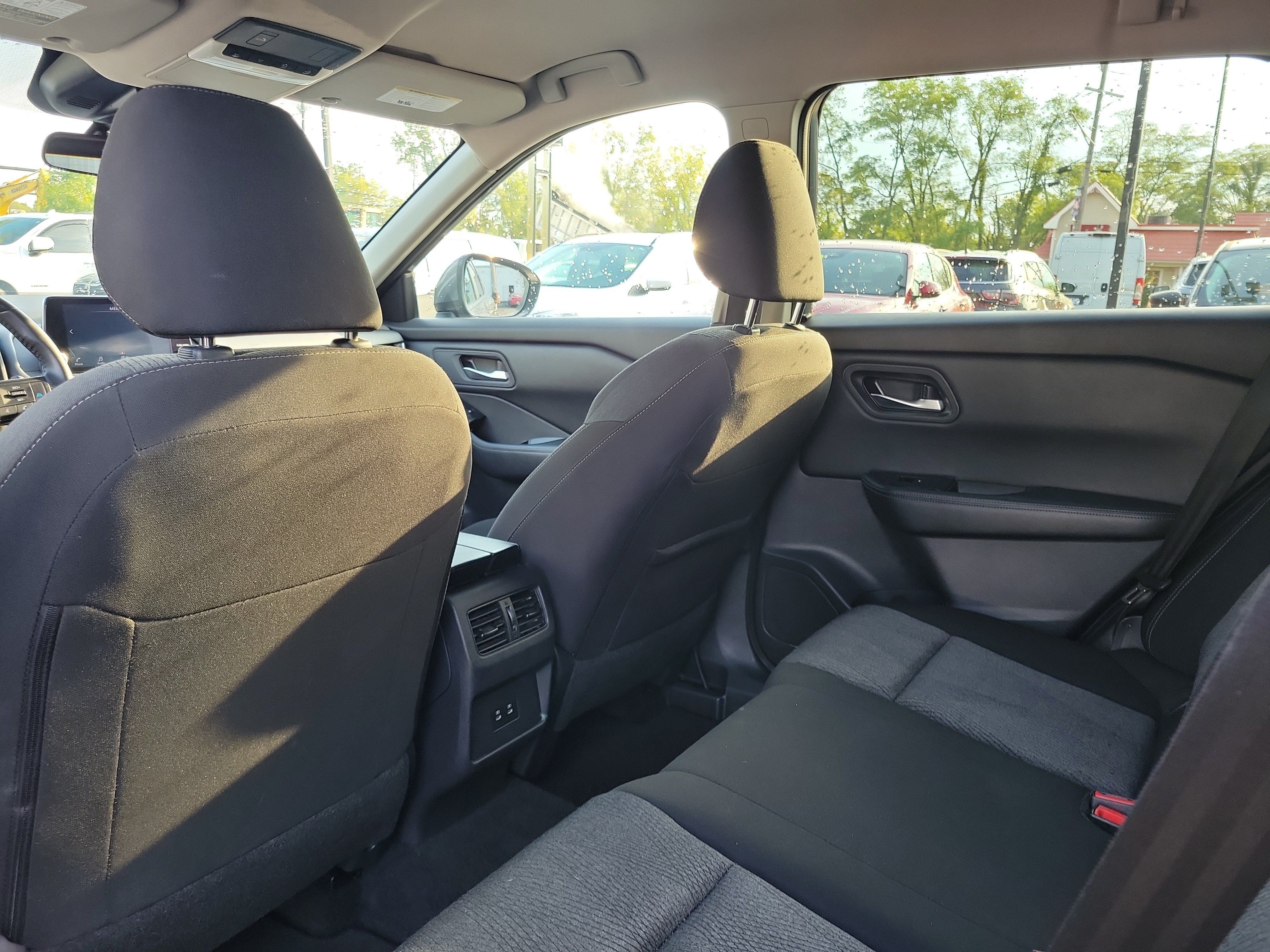 Used 2025 Nissan Rogue SV AWD/4WD image 14