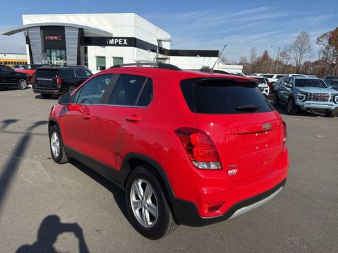 Used 2020 Chevrolet Trax LT w/ LT Convenience Package image 3