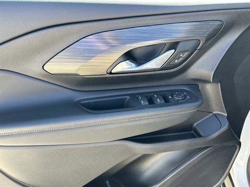 Used 2024 GMC Terrain SLE image 22