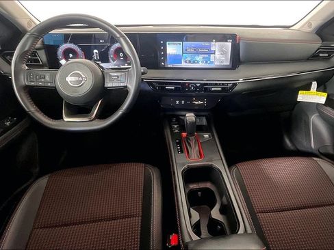 Used 2025 Nissan Kicks SR FWD image 17