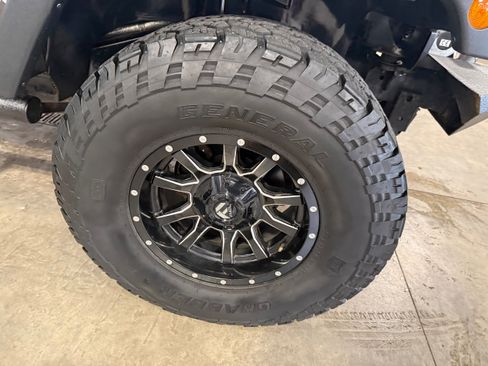 Used 2017 Jeep Wrangler Unlimited Sport w/ Quick Order Package 24S AWD/4WD image 7