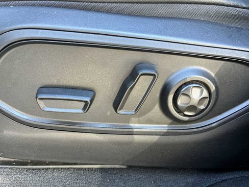 Used 2024 Jeep Grand Cherokee Limited w/ Luxury Tech Group II image 14