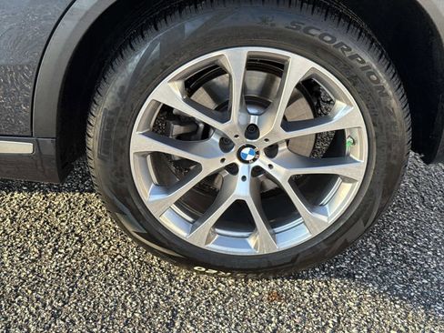 Used 2022 BMW X5 xDrive40i w/ Premium Package image 12