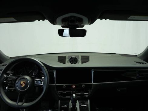 Certified 2025 Porsche Macan AWD/4WD image 16