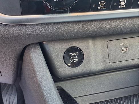 Used 2025 Nissan Rogue SV FWD image 14