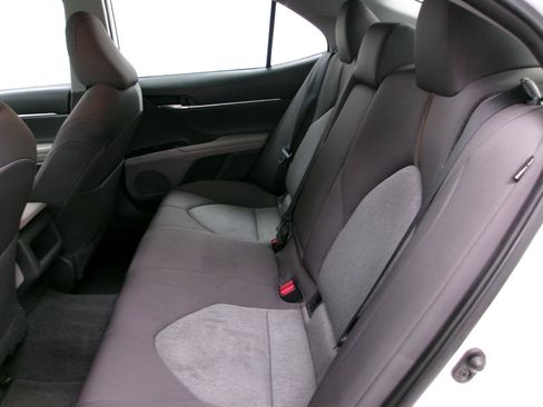 Used 2019 Toyota Camry LE FWD image 8