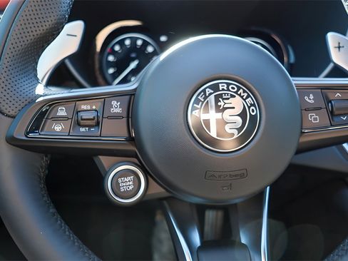 New 2025 Alfa Romeo Giulia Base w/ Driving Assist Package image 12