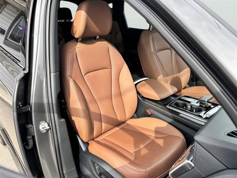 Used 2020 Audi Q7 3.0T Prestige image 13