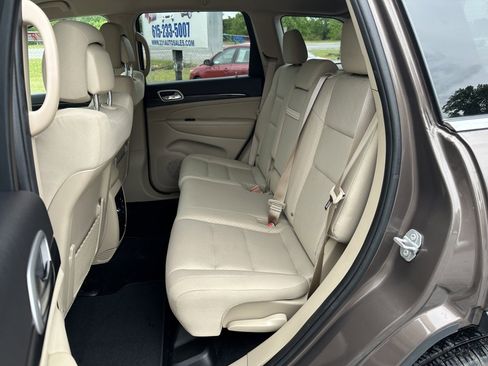 Used 2020 Jeep Grand Cherokee Laredo image 14