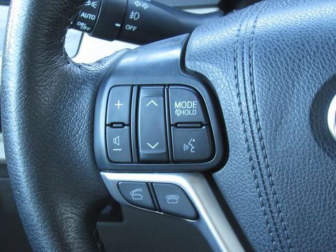Used 2016 Toyota Sienna XLE w/ XLE Navigation Package FWD image 27