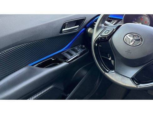 Used 2021 Toyota C-HR XLE image 17